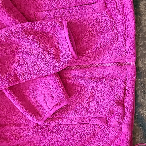 The North Face Woman's Magenta Fleece Full Zip Shaggy Teddy Jacket. Sz: S - Picture 7 of 10